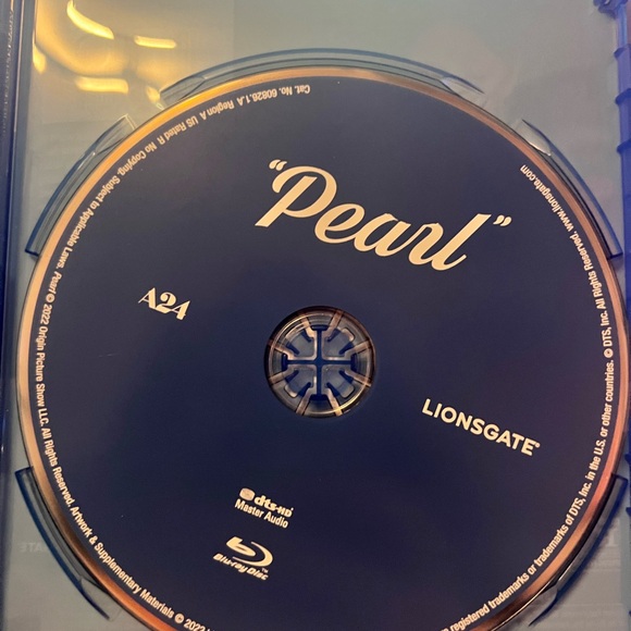 Pearl Blu Ray and X Blu Ray (both included) - Picture 3 of 4
